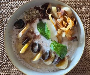 REVĪVŌ vegan smoothie bowl